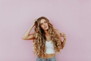Comment prendre soin de ses cheveux avec des produits naturels quand on est une femme ?