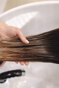 Perte de cheveux chez la femme : quand faut-il s’inquiéter ?